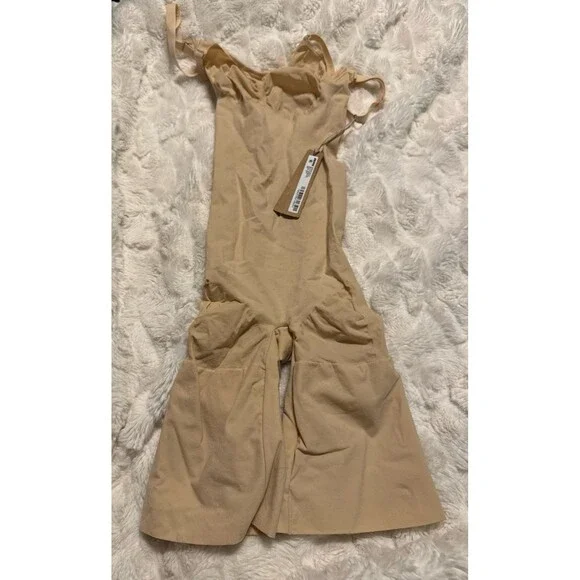Skims NWT Everyday Sculpt Sand Mid Thigh Bodysuit Size small